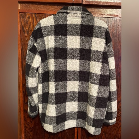 Skechers animal lover (paw print in heart) Largefleece checked jacket. - Picture 2 of 4